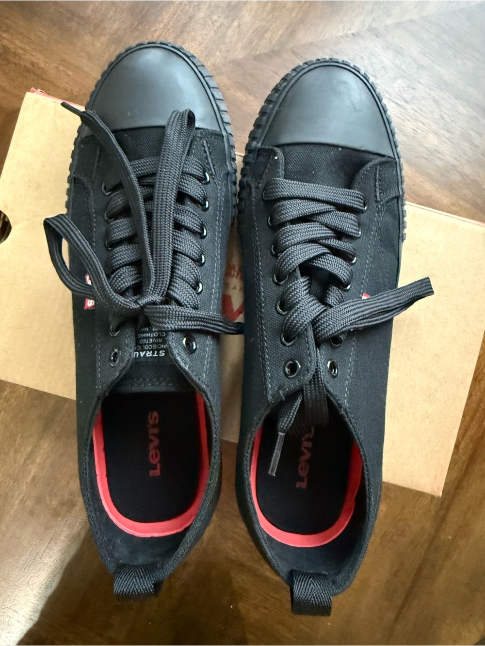 Levi’s Black Canvas Sneakers Size 8 Width M